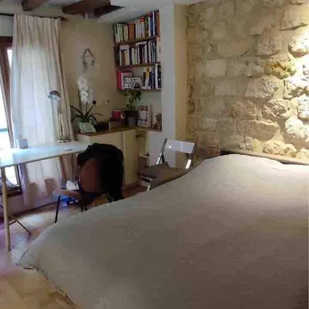 Lovely Medieval 1-bedroom In Le Marais *