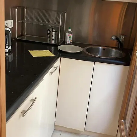 Lovely Medieval 1-bedroom In Le Marais * Parijs