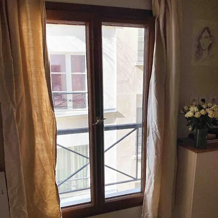 Lovely Medieval 1-bedroom In Le Marais Apartment